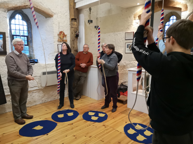 2019 12 mince pie ringing